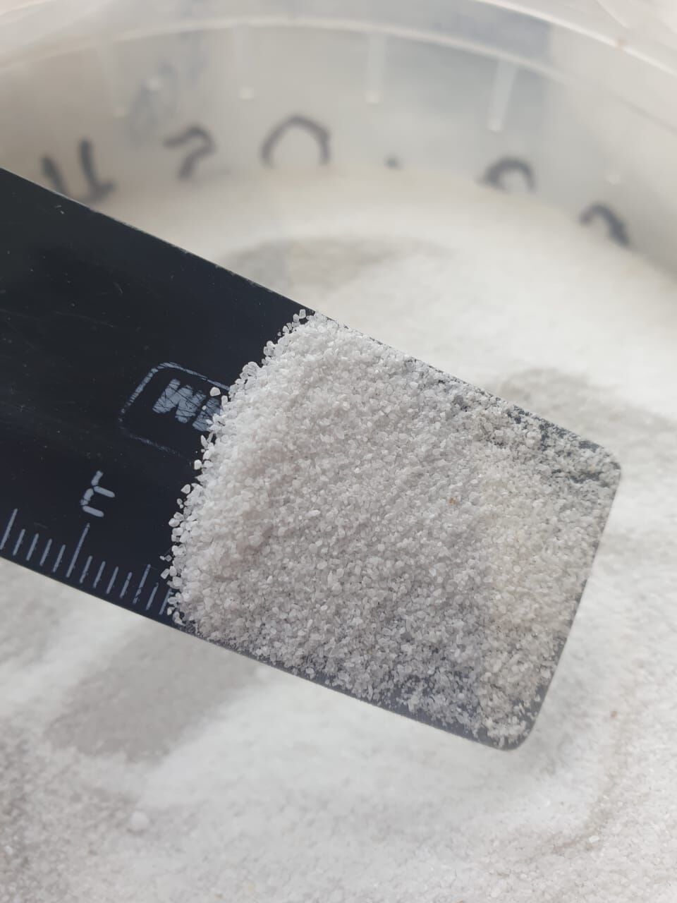 Мраморный песок крошка белая фракция 0,2-0,5 мм. чистая. фасовка мешок 1000кг белый песок