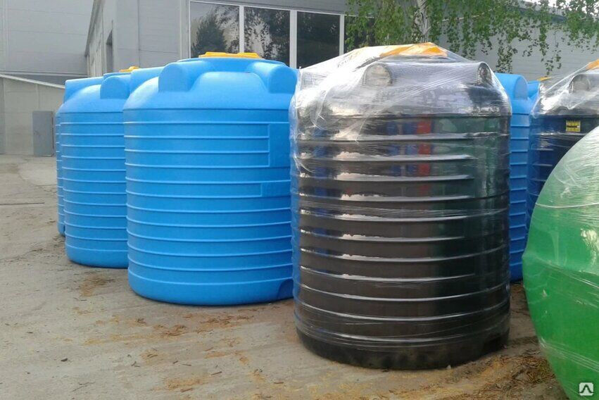 Емкость пластиковая цилиндрическая 2000 литров для водоснабжения и полива