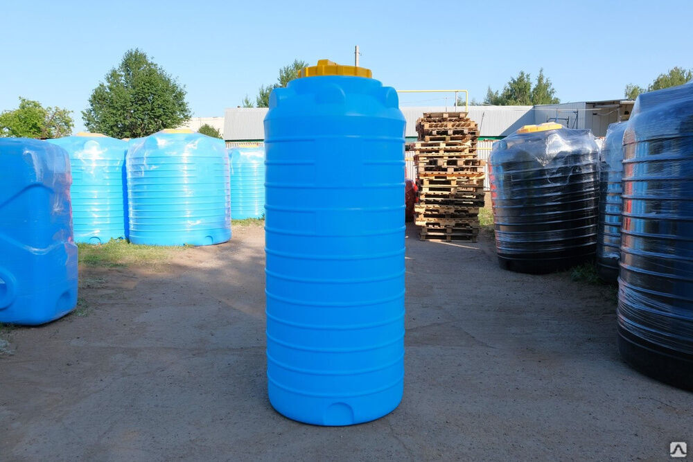 Резервуар пластиковый цилиндрический 750 л для хранения и транспортировки