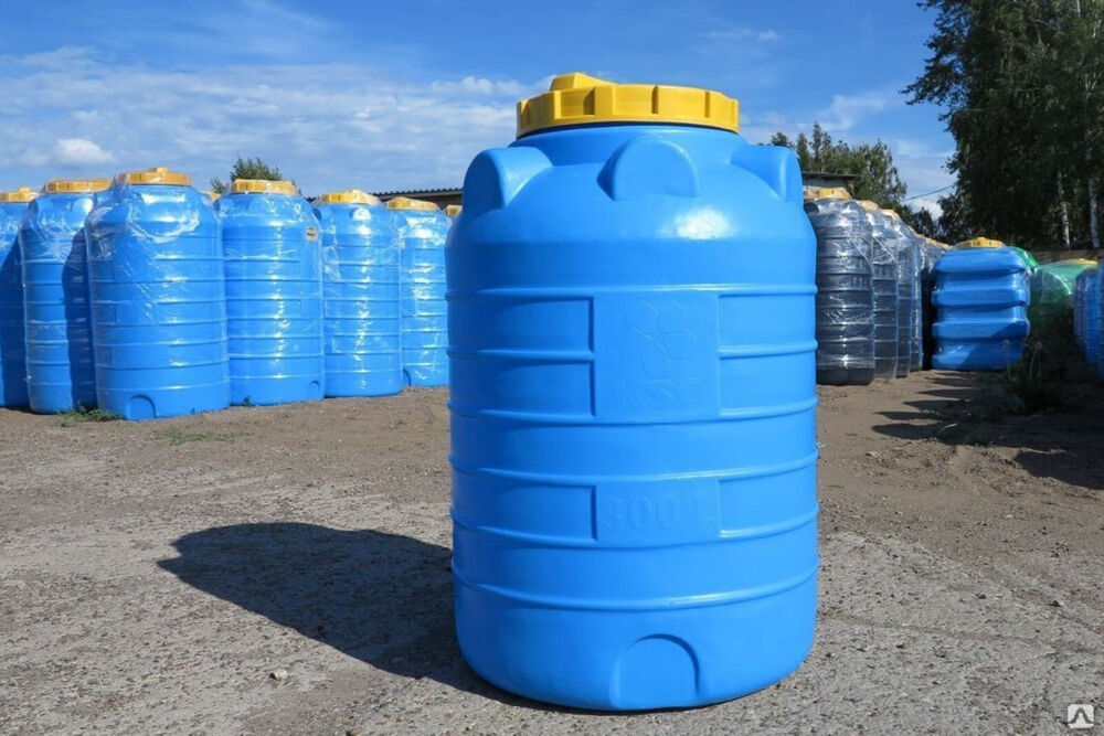 Бак пластиковый цилиндрический 300 литров для воды и топлива 9