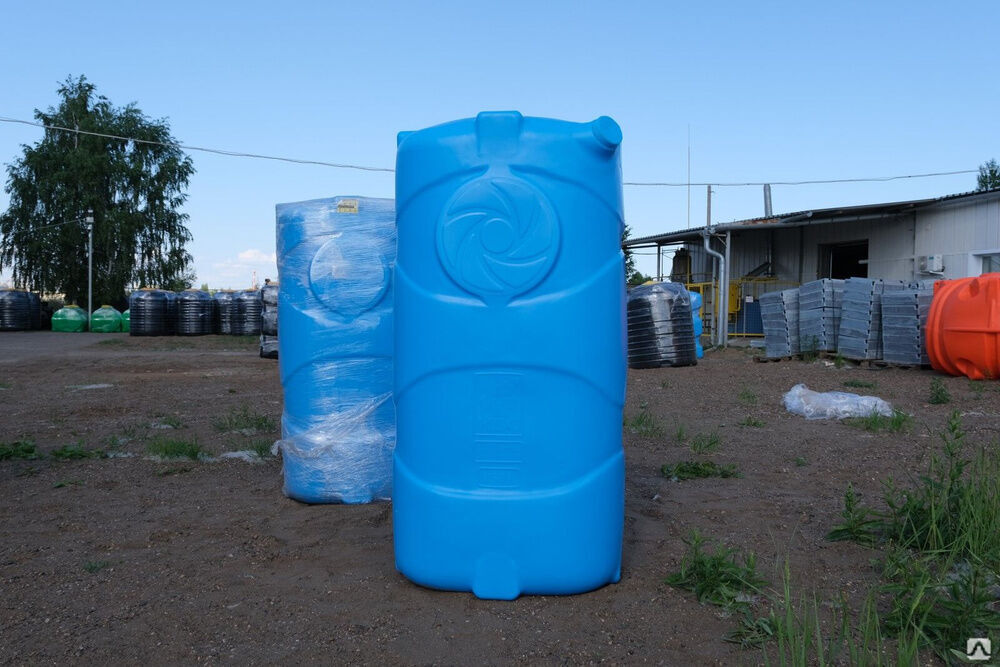 Пластиковый бак прямоугольный 750 л вертикальный для воды и топлива 4