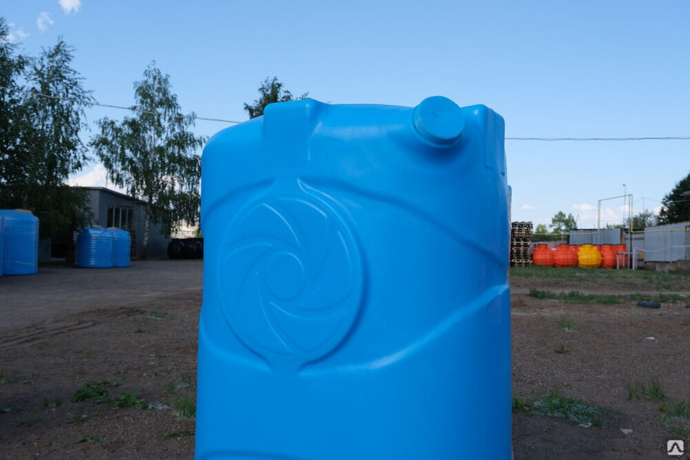 Пластиковый бак прямоугольный 750 л вертикальный для воды и топлива 5