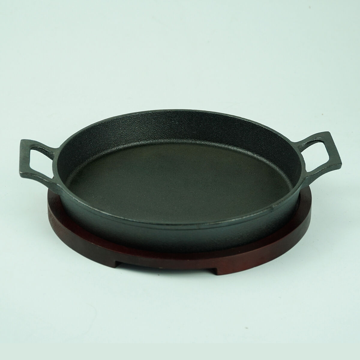 Сковородка чугунная, круглая, на деревянной подставке,для подачи d=20 cм, P.L.-ProffCuisine