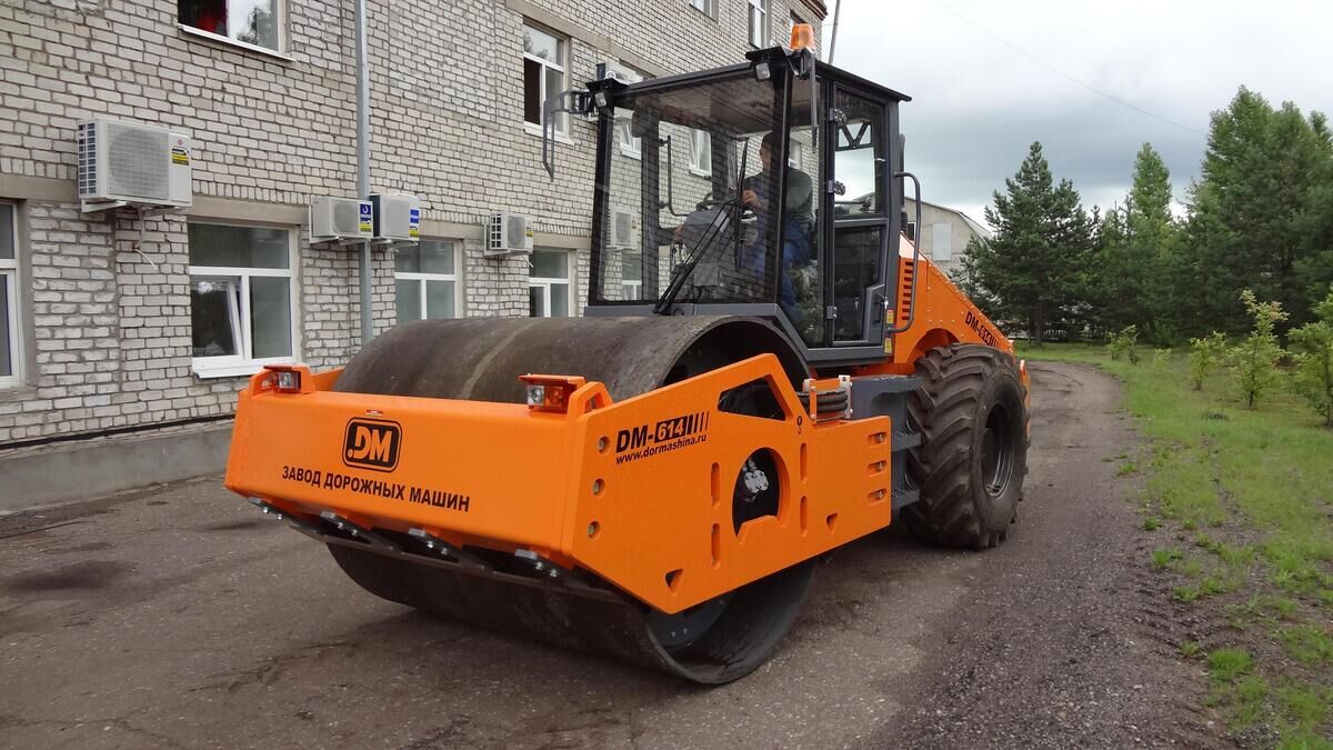 Грунтовый каток дм 614. Каток дорожный грунтовый dm-617. Каток 614. Dm-614 каток. Грунтовый каток дм 614.