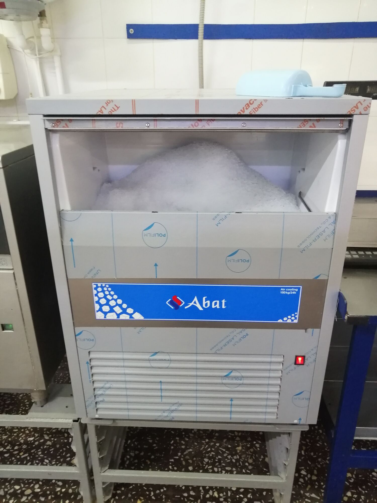 Льдогенератор кубикового льда ABAT